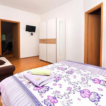 Apartments Barbara With Pool Brseč Dış mekan fotoğraf