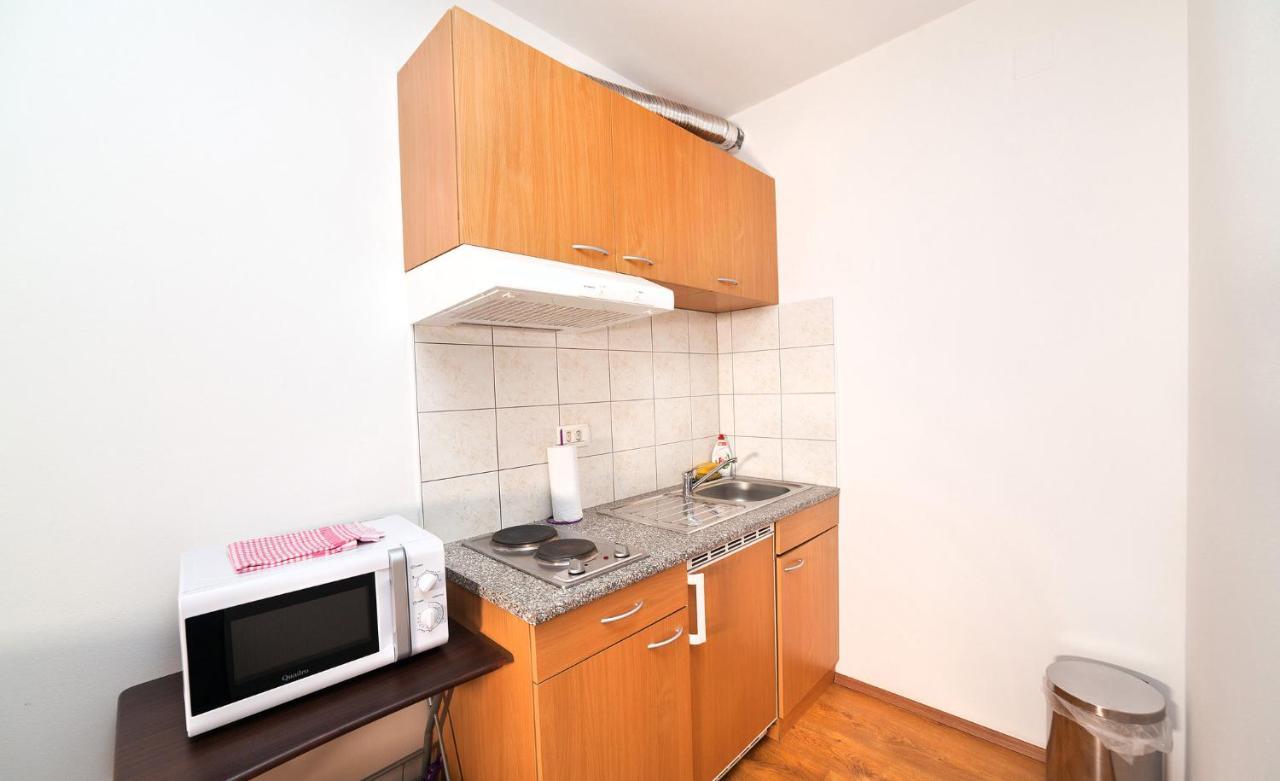 Apartments Barbara With Pool Brseč Dış mekan fotoğraf