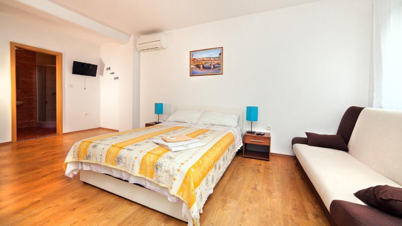 Apartments Barbara With Pool Brseč Dış mekan fotoğraf