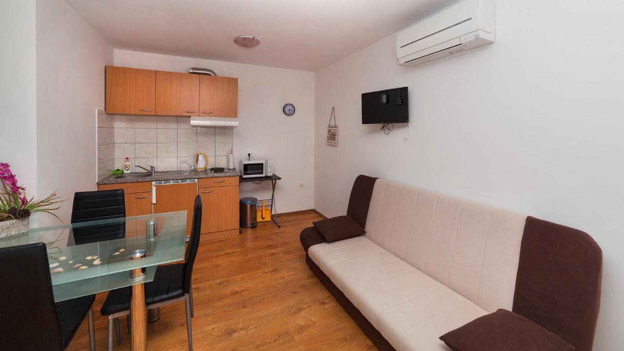 Apartments Barbara With Pool Brseč Dış mekan fotoğraf
