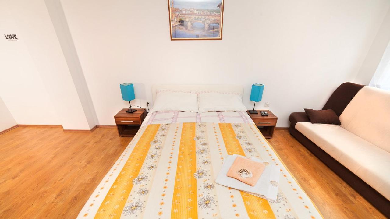 Apartments Barbara With Pool Brseč Dış mekan fotoğraf